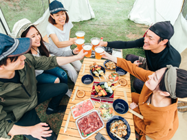 BBQイベントでのコンパニオン